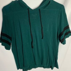 Green sporty crop top